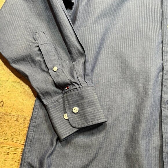 Tommy Hilfiger Regular Fit Blue Button Down Shirt size Medium (15-15.5) (32-33) - Picture 2 of 5